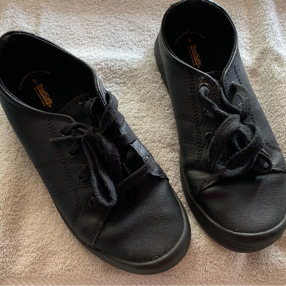 Slip free work shoes size 5